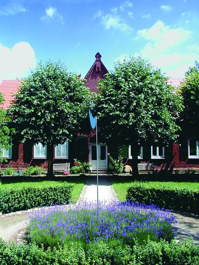 Seehotel Am Neuklostersee Exterior foto